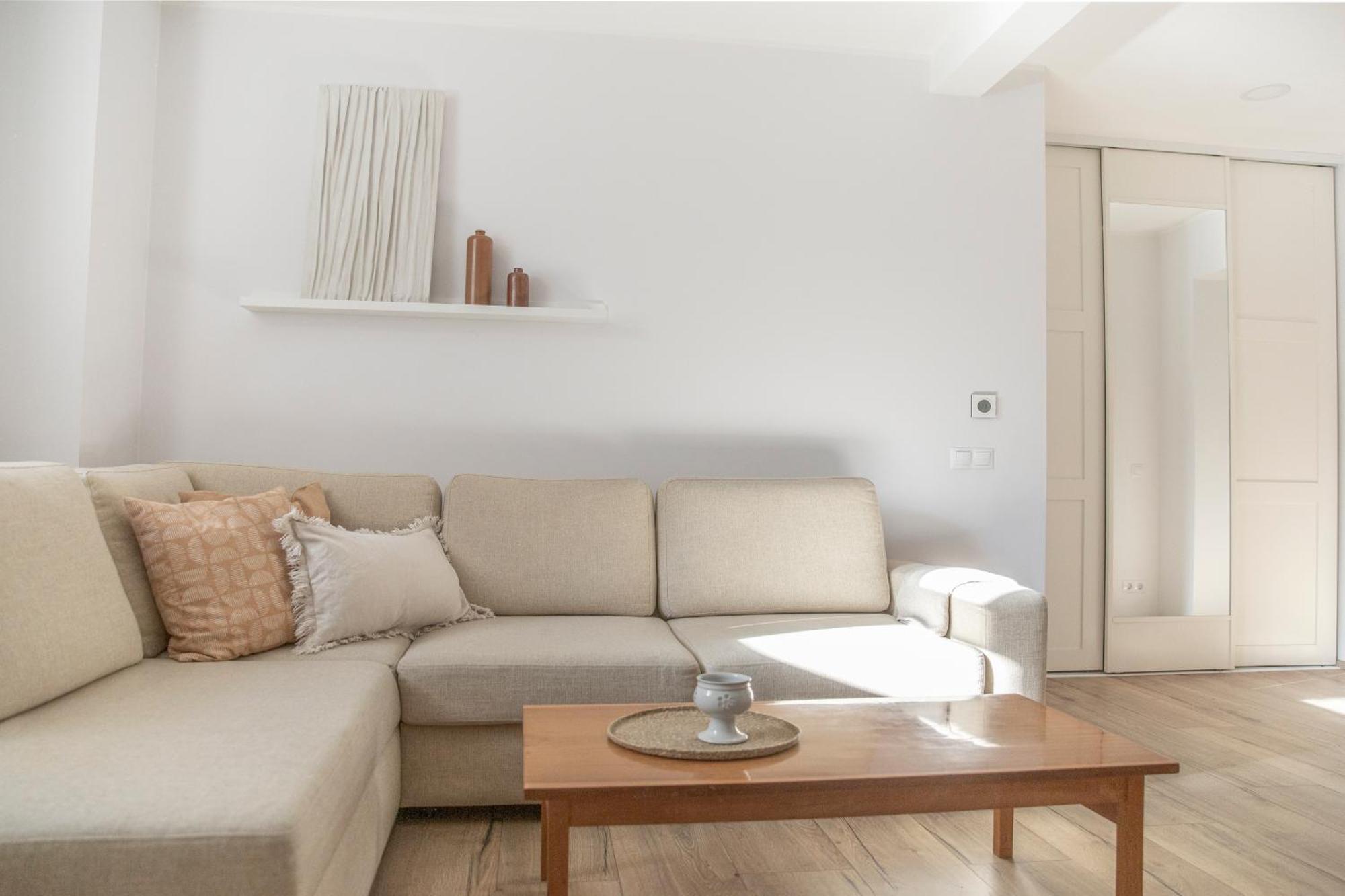 Апартамент Charming One Bedroom In *